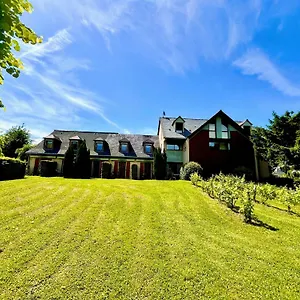 https://logis-auberge-du-barrez.midi-pyreneeshotels.com